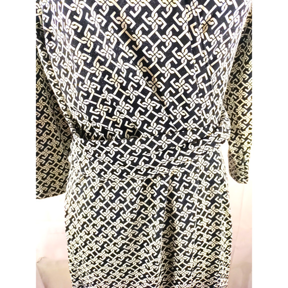 Talbot's Women's Dress Size Medium Black White Geometric Design V Neck... - Picture 3 of 7